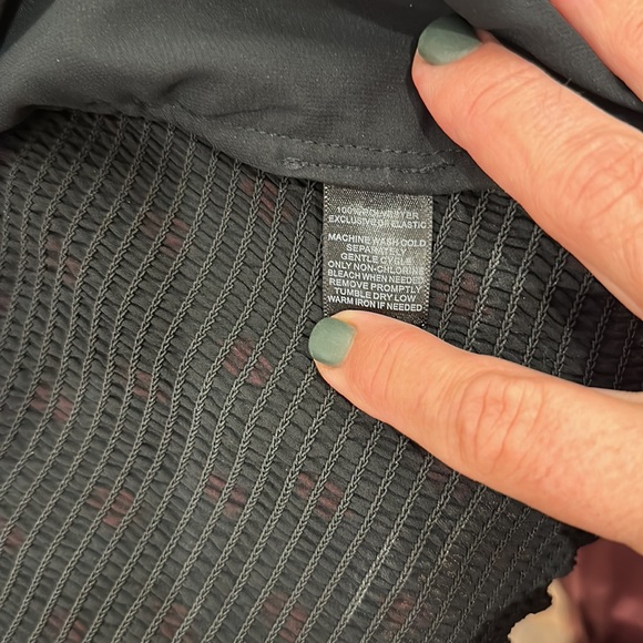 Sleeveless blk/cranberry polka-dot top! - Picture 8 of 8